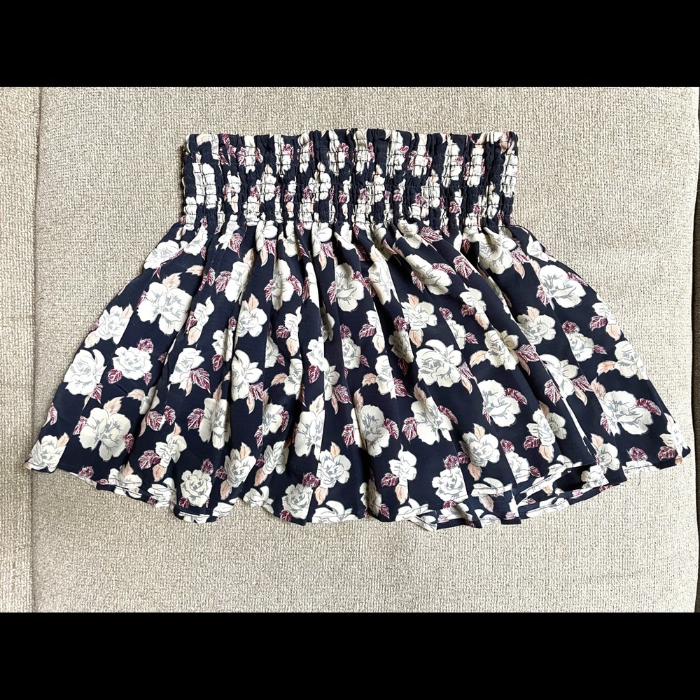 Cute summer floral skirt size medium